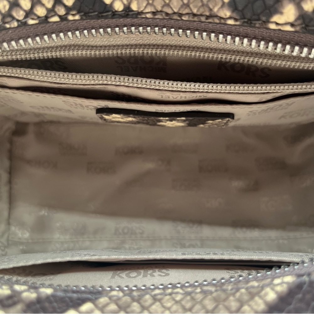 Preowned, excellent condition Michael KorsTina - image 5